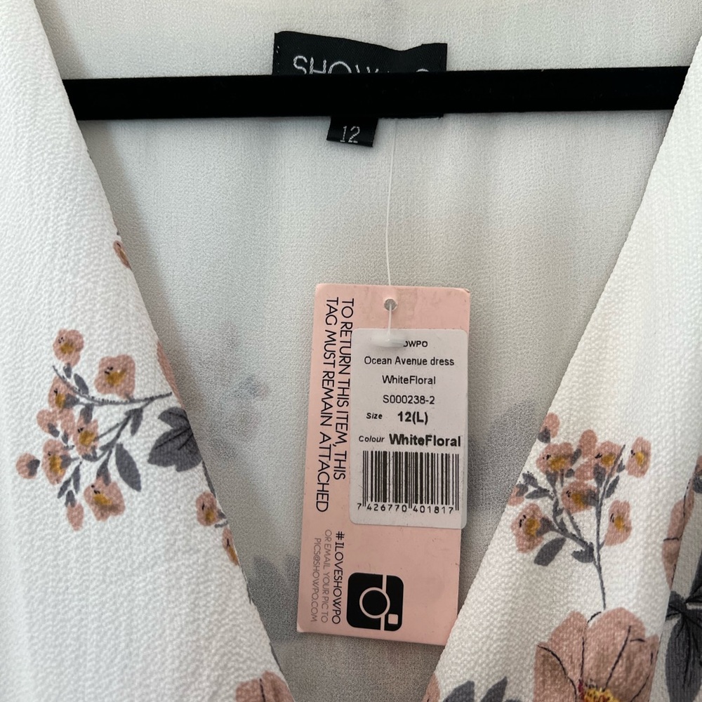 NWT SHOWPO OCEAN AVENUE DRESS IN WHITE
FLORAL, SIZE LARGE - Picture 6 of 12